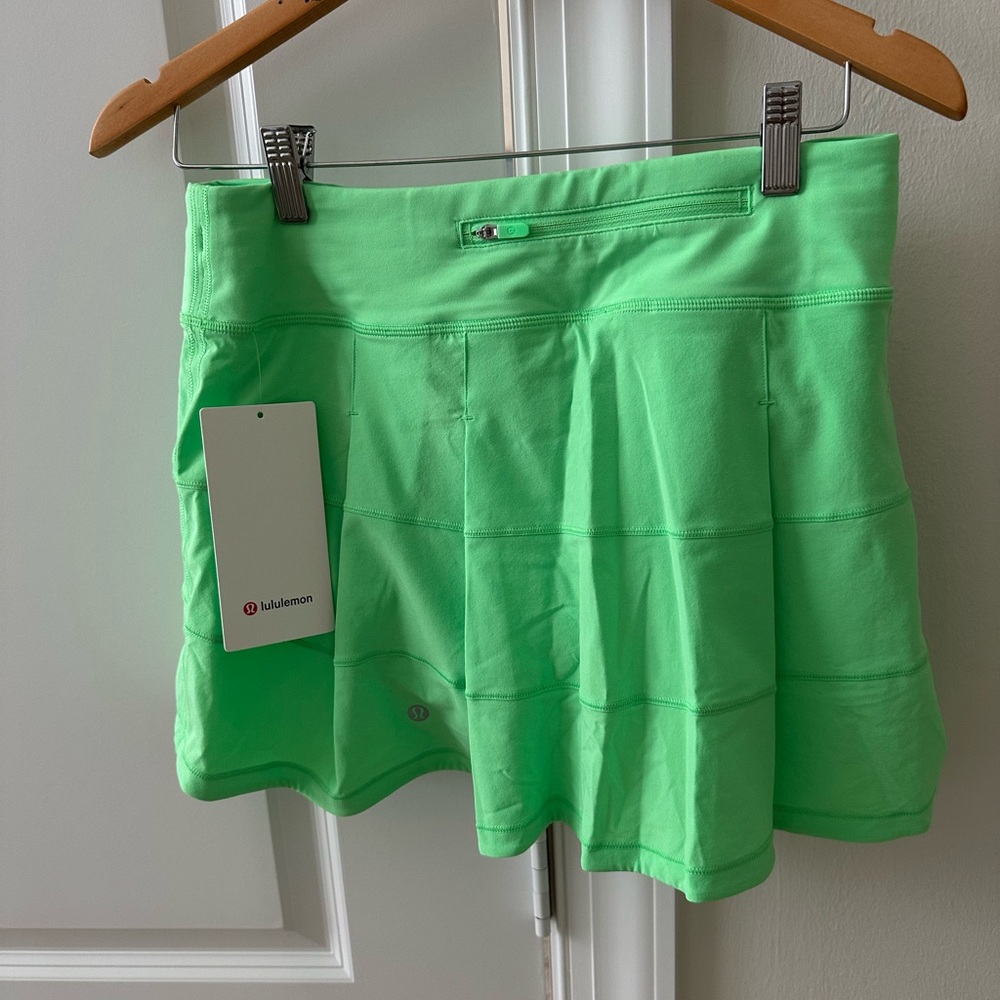Women’s Lululemon tennis skirt brand new with all tickets on size 6 lime green